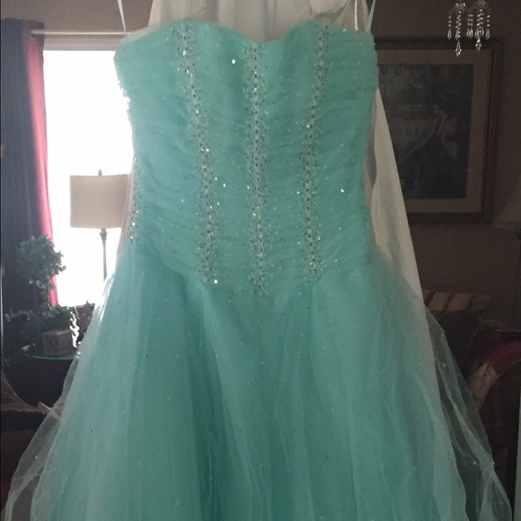 Women’s Formal Beaded and Tulle Mint Gown - Picture 2 of 5
